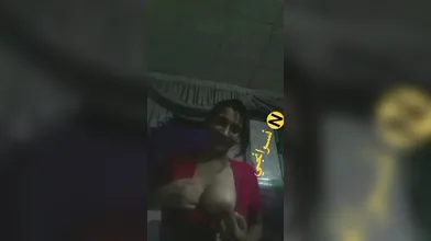 مصرية امها تقفشها وهي مطلعه بزازها لحبيبها – سكس مصري لايف
